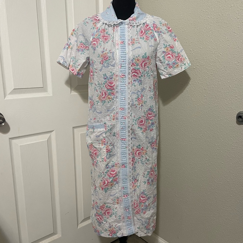 Vtg Leisure Life Nightgown Robe Pin Pockets Modest USA Peter Pan Collar